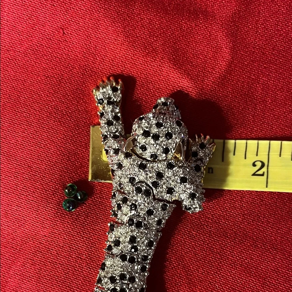 Elegant Black and White cover in rhinestones Panther Reptile Brooch - Picture 13 of 15